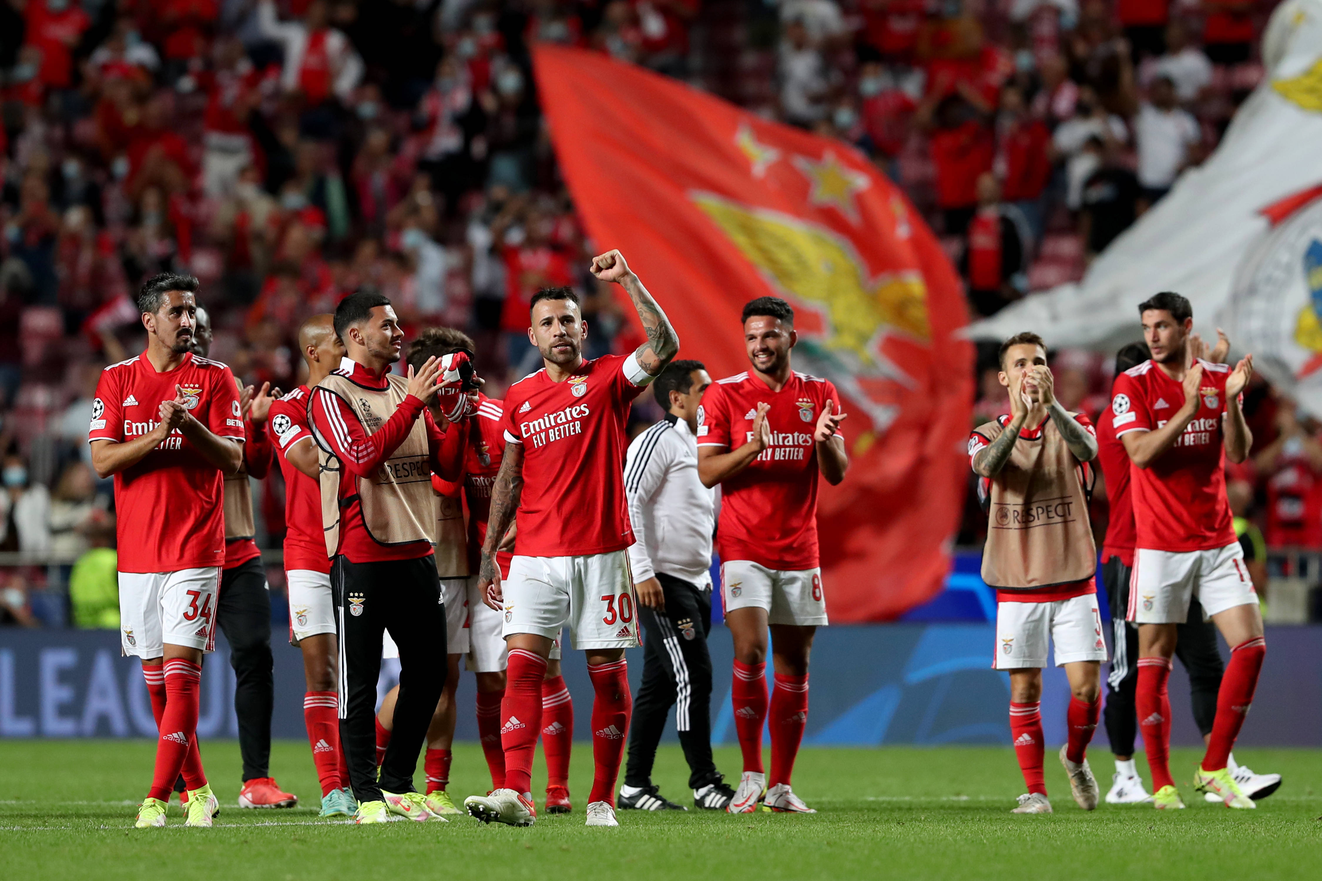 包含效力切尔西的拉约拉取得进球，帮助球队获胜的词条