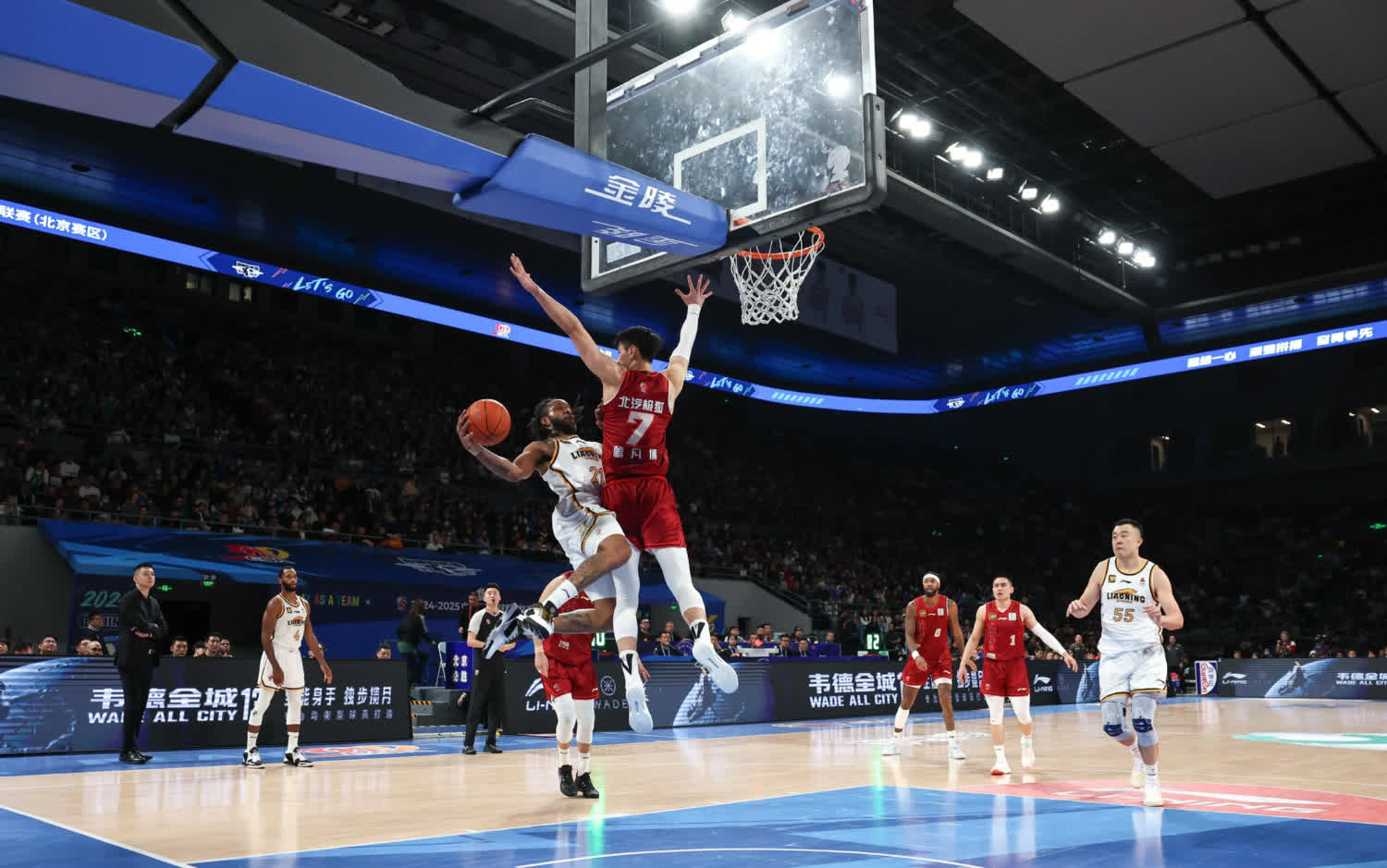 包含战术精湛，场上球员技战术展示精彩纷呈的词条