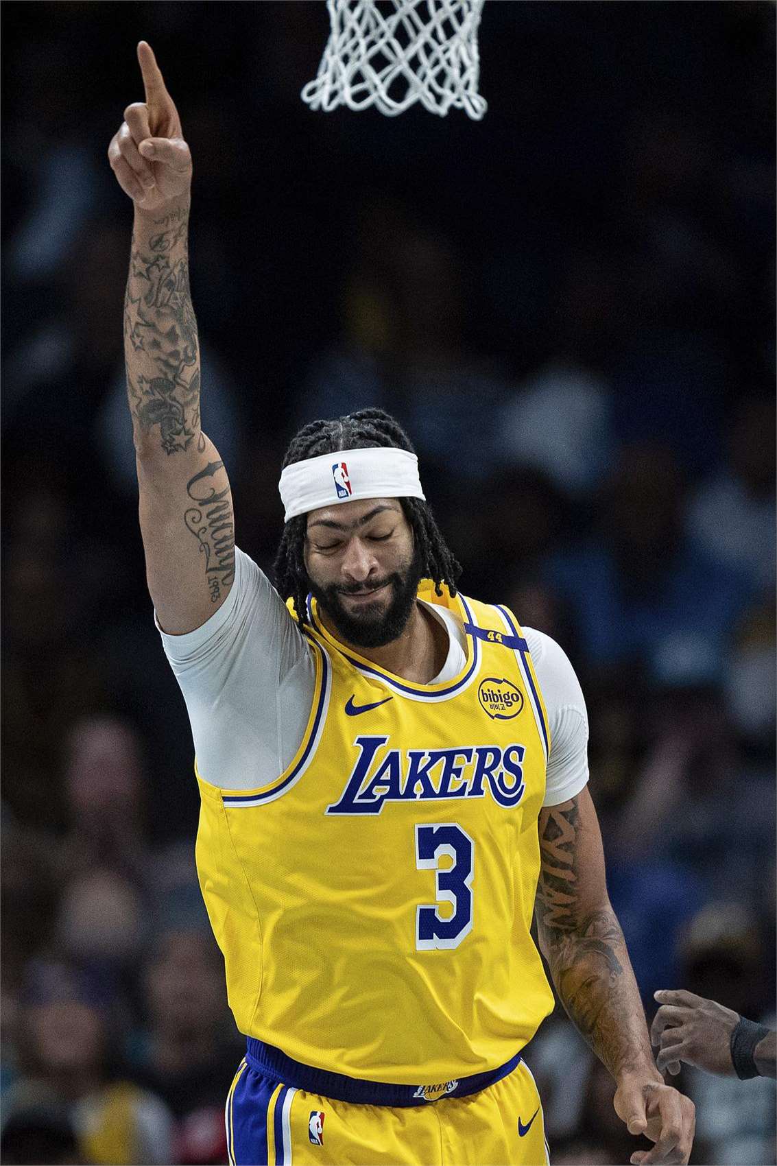 浓眉哥狂砍湖人分，险胜迎来新赛季高光！