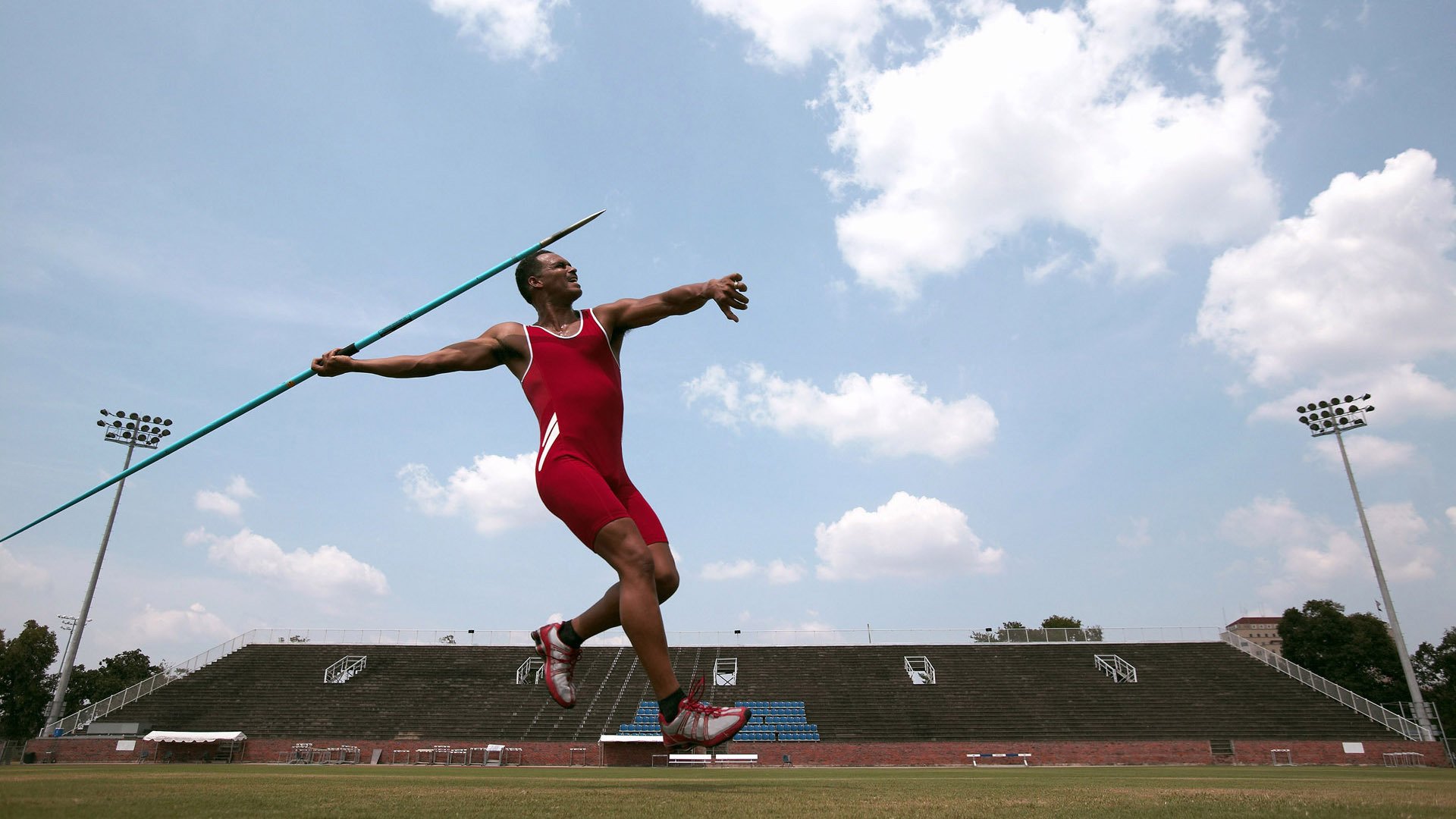 C罗赛点兑现，山东泰山淘汰曼城晋级四强，主帅激动落泪的简单介绍